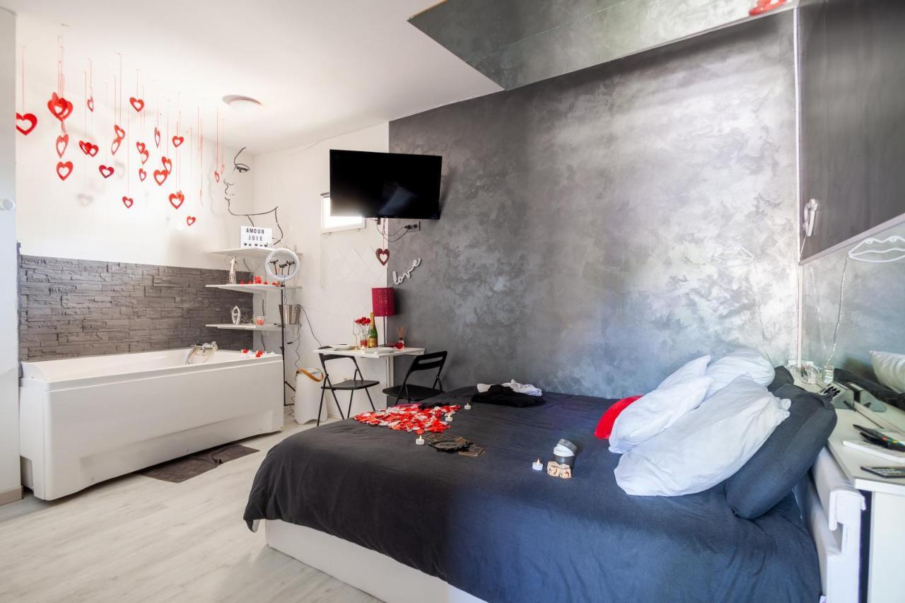 Love Room Avec Balneo ตูลง ภายนอก รูปภาพ